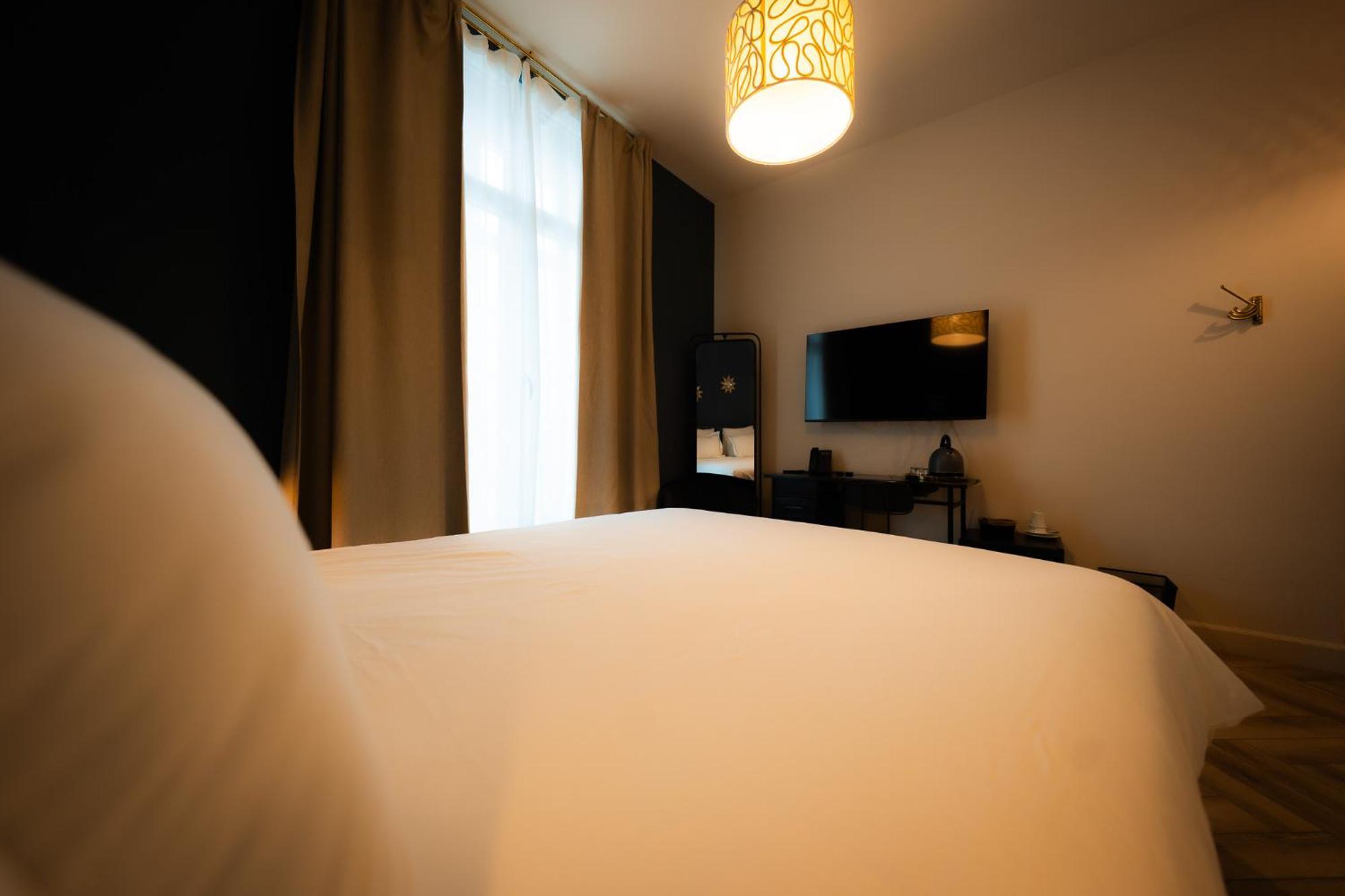 Hotel Grand Place Монс Екстериор снимка